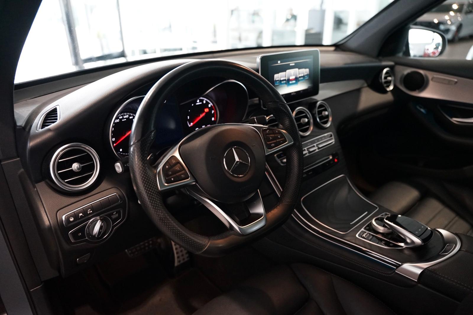 Mercedes-Benz GLC 300 4Matic | AMG | Comand | Pano | AHK