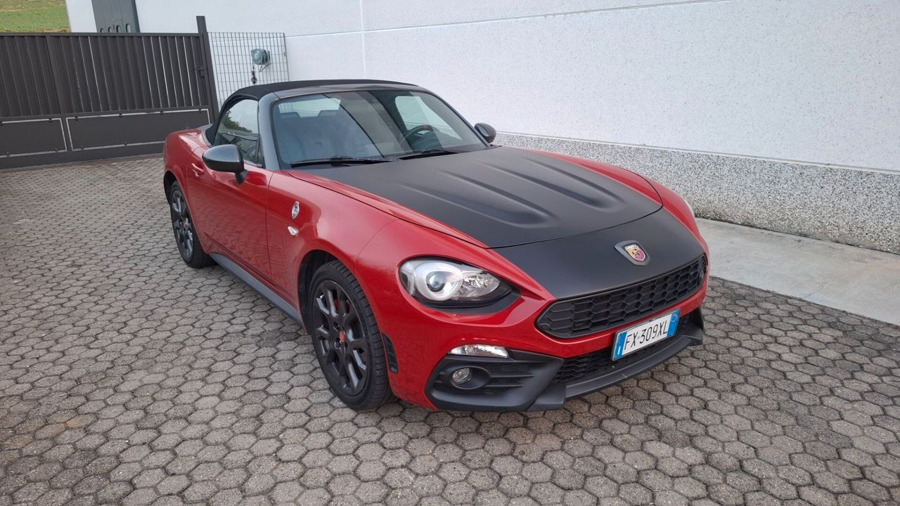 Abarth 124 Spider 1.4 Turbo MultiAir 170 CV Turi imagem 2