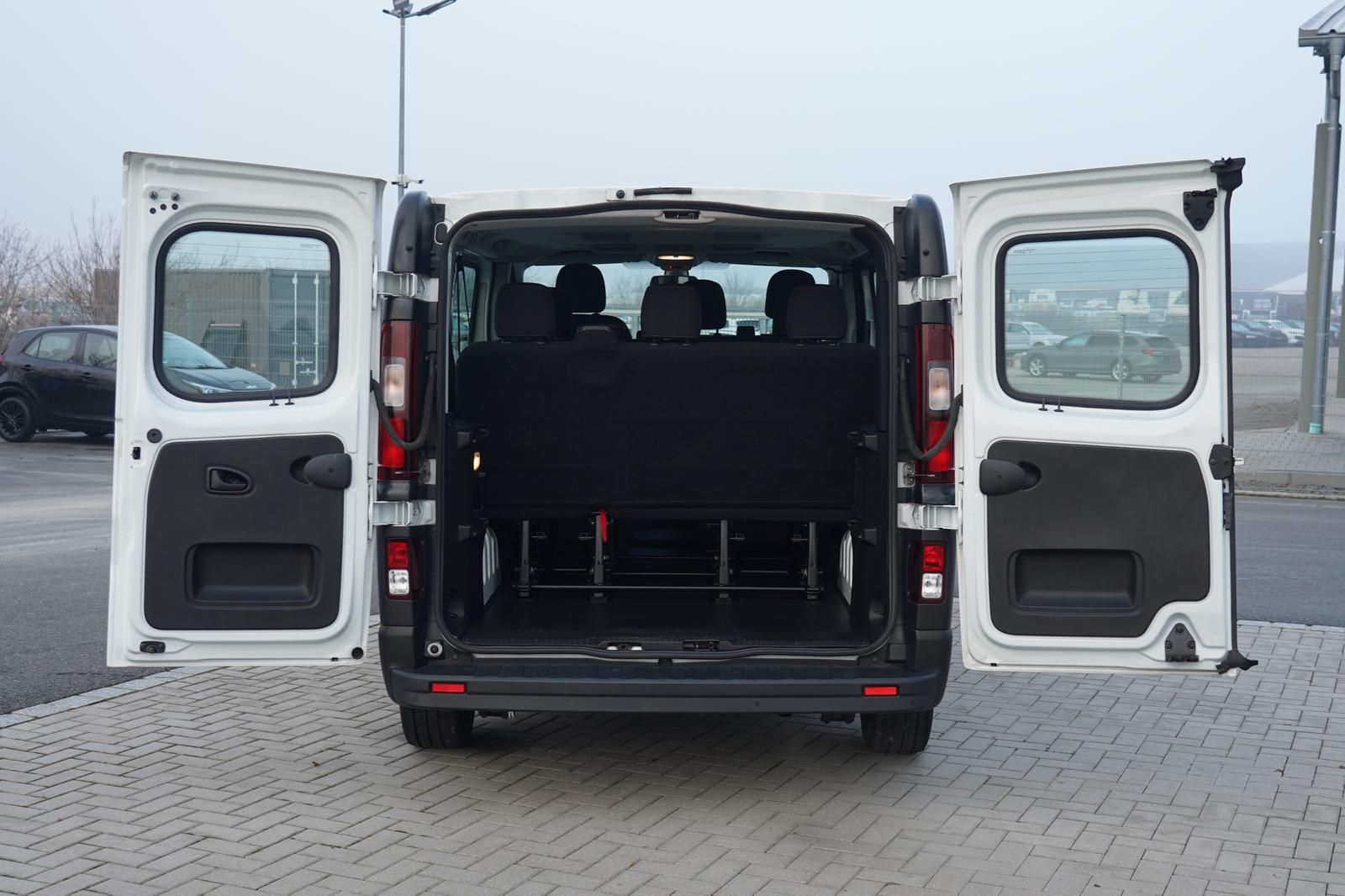 Opel Vivaro B Combi L1H1 CDTI 9 Sitzer NAVI imagem 3