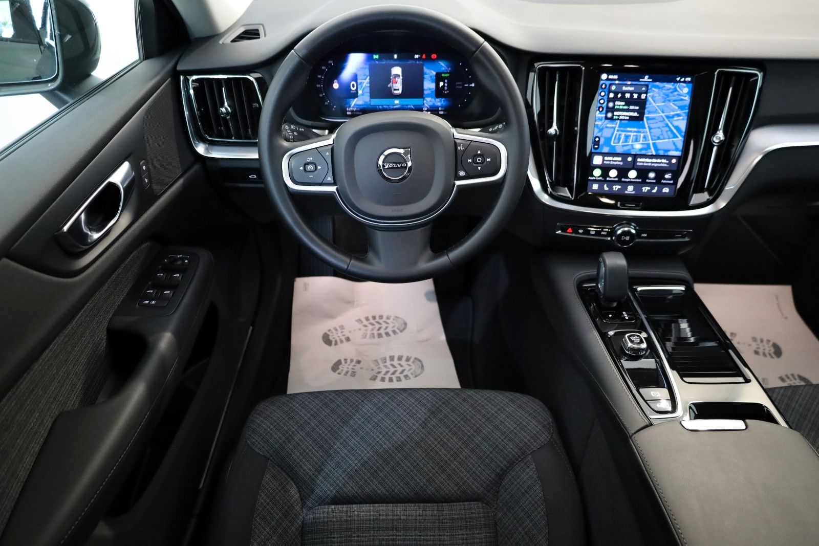 Fahrzeugabbildung Volvo V60 Core T6 Recharge AWD, Navi,Standhz.,AHK e+WR