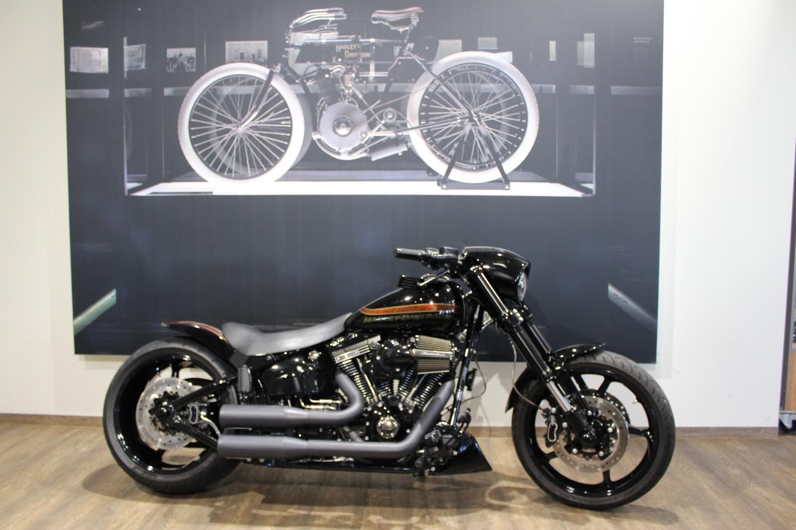 Harley-Davidson Breakout CVO FXSE Kess Ausp. / Heckumb Top Zust.