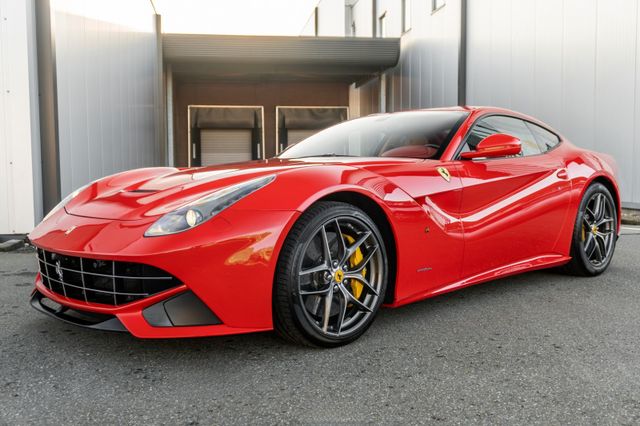 Ferrari F12 Berlinetta - Rosso Scuderia - FULL OPTION