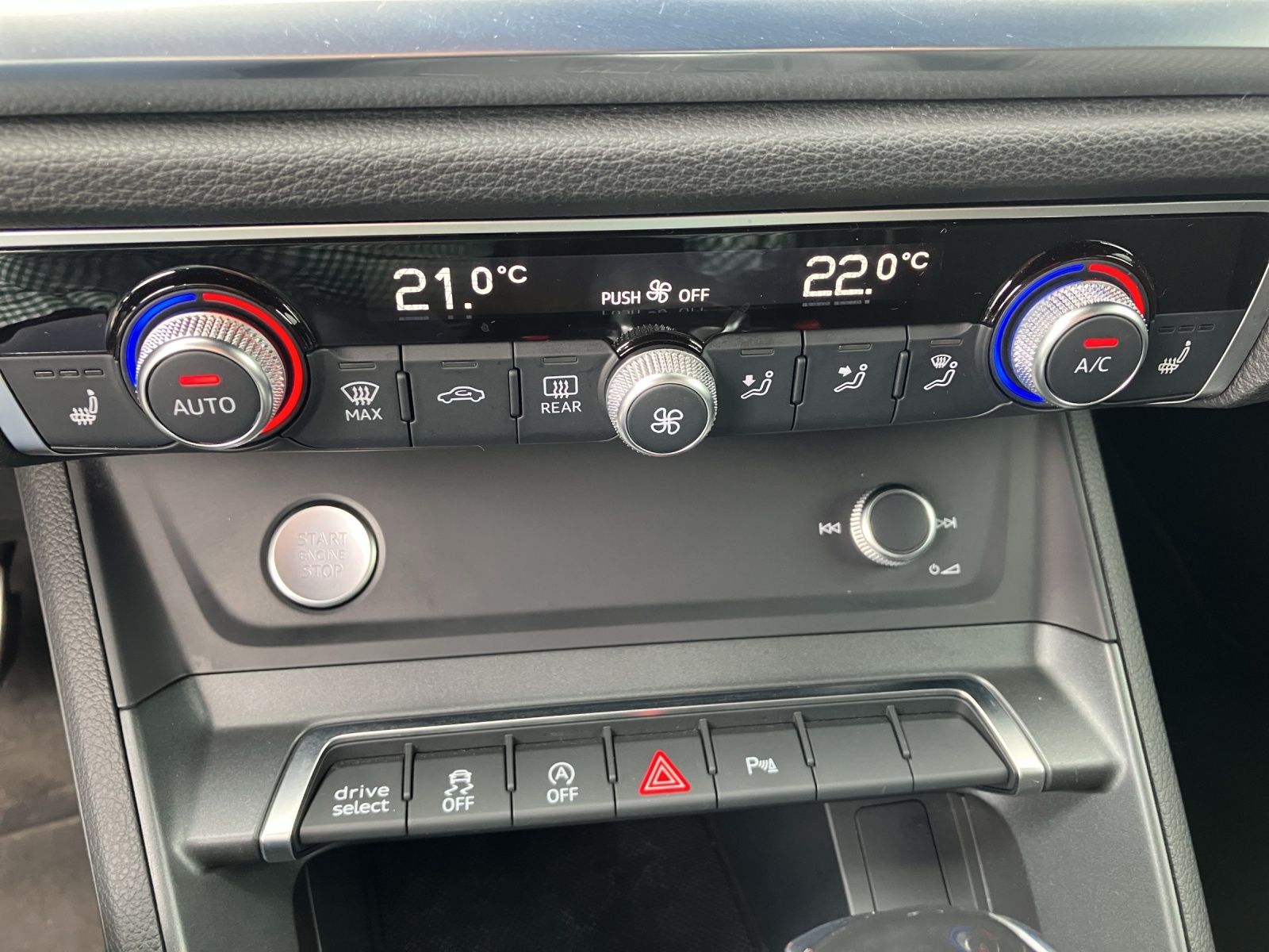 Fahrzeugabbildung Audi Q3 Sportback 45 TFSI quattro S line LED virtual