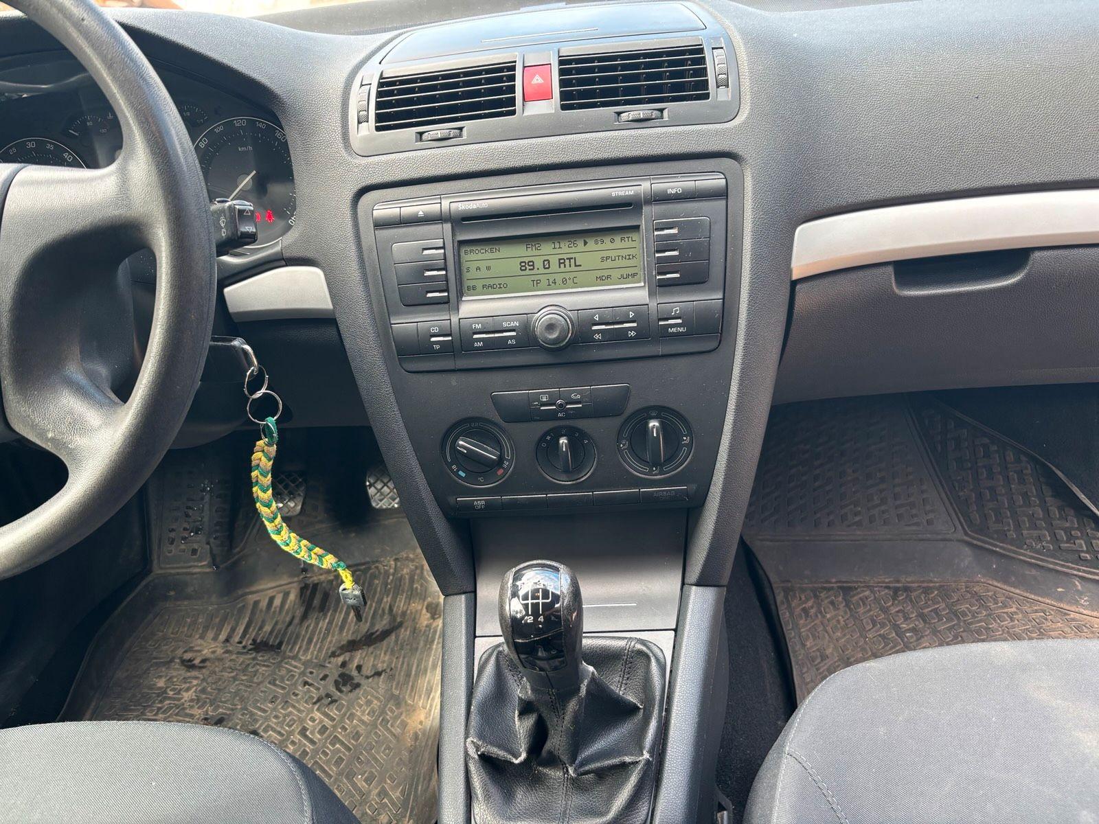 Skoda Octavia 2005 — photo 12