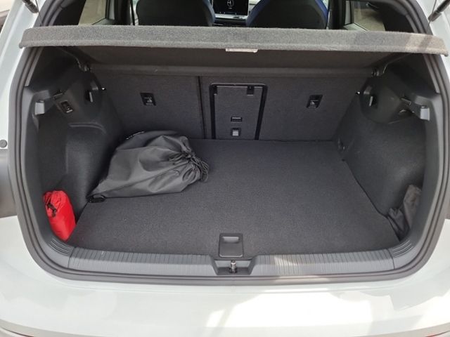 Fahrzeugabbildung Volkswagen Golf VIII 1.5 eHybrid GTE IQ.LIGHT AHK NAVI KEYL