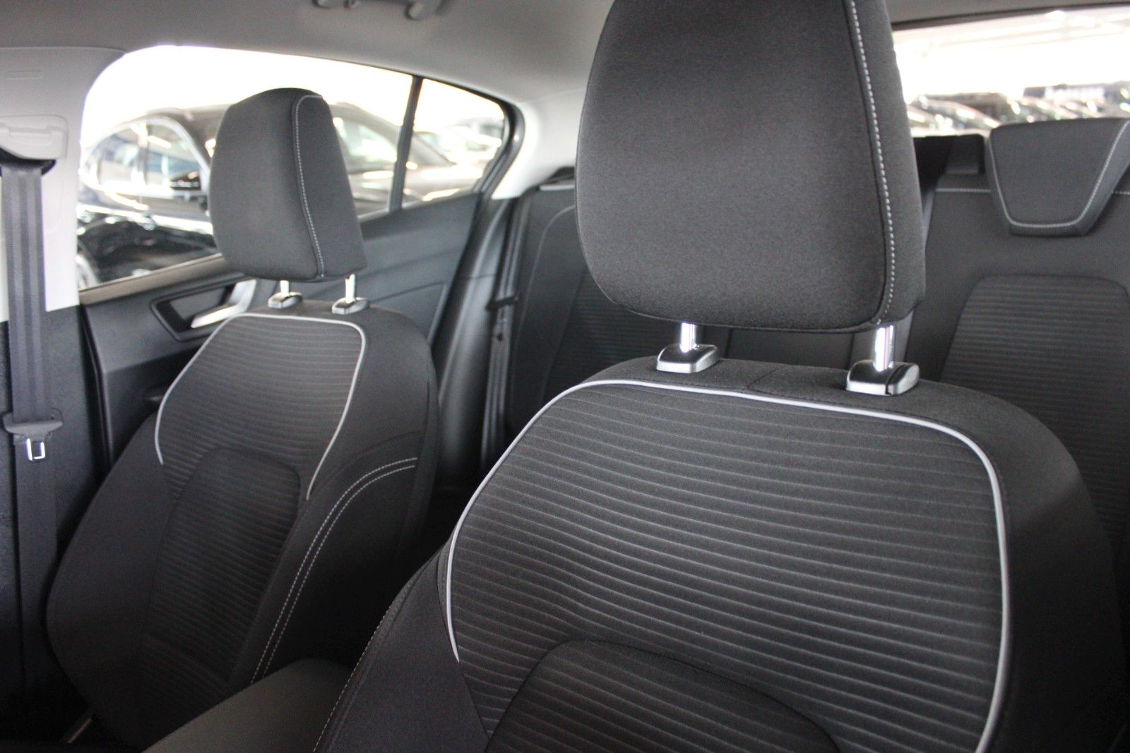 Fahrzeugabbildung Ford Focus Titanium LED WinterPaket DAB NAVI 1.Hand