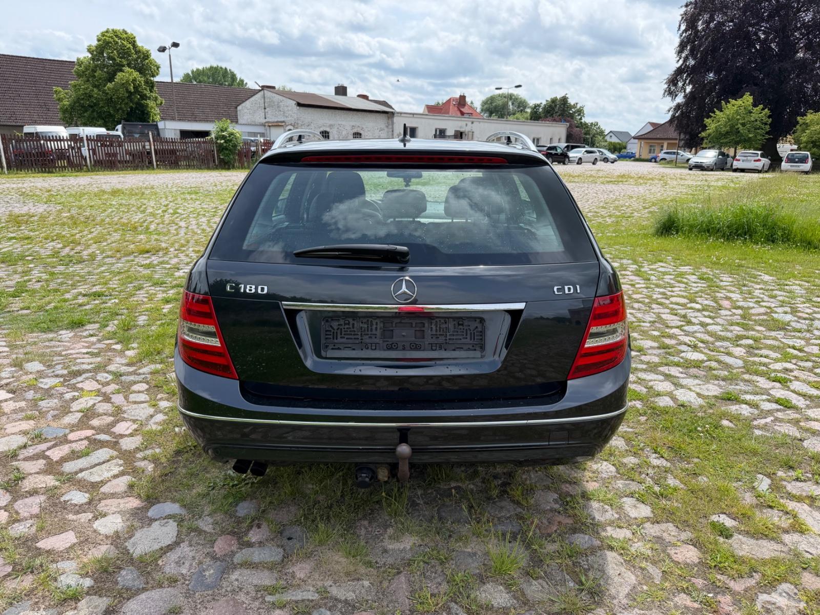 Mercedes-Benz C180 2011 — photo 15