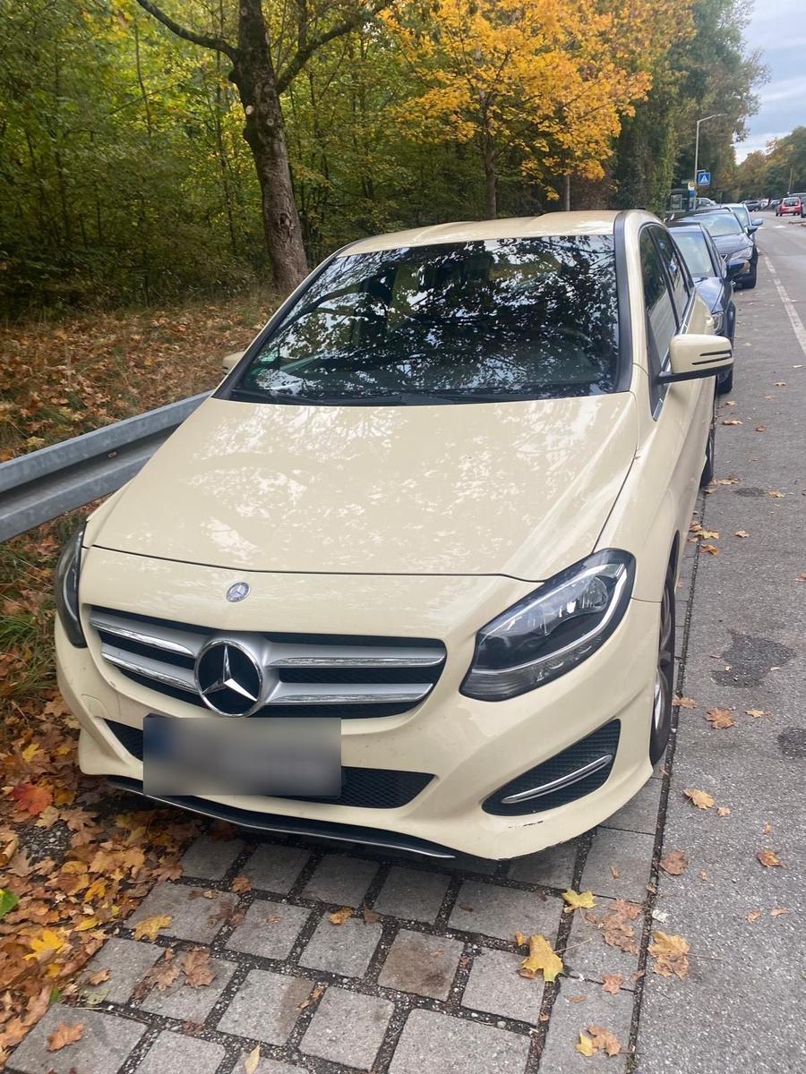 Mercedes-Benz B 180