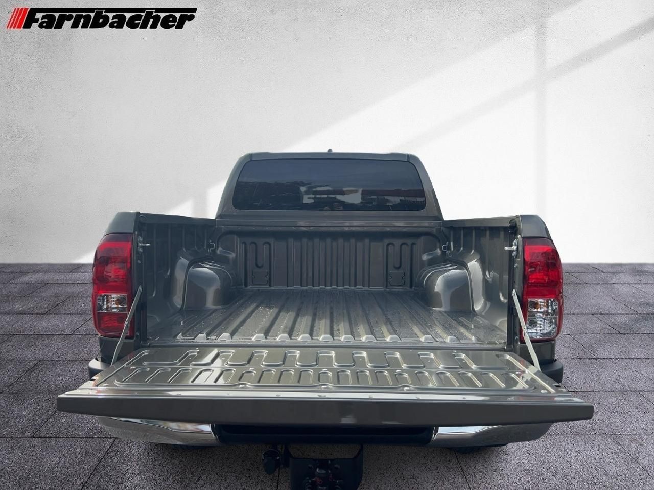 Fahrzeugabbildung Toyota Hilux Double Cab 2,8 Comfort 4x4 inkl. AHK