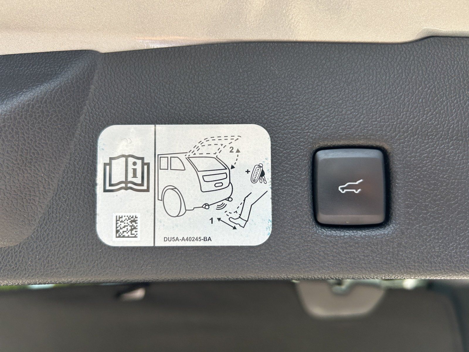 Fahrzeugabbildung Ford Kuga 2.5 PHEV ST-Line X Aut./LED/KAMERA/SHZ/DAB