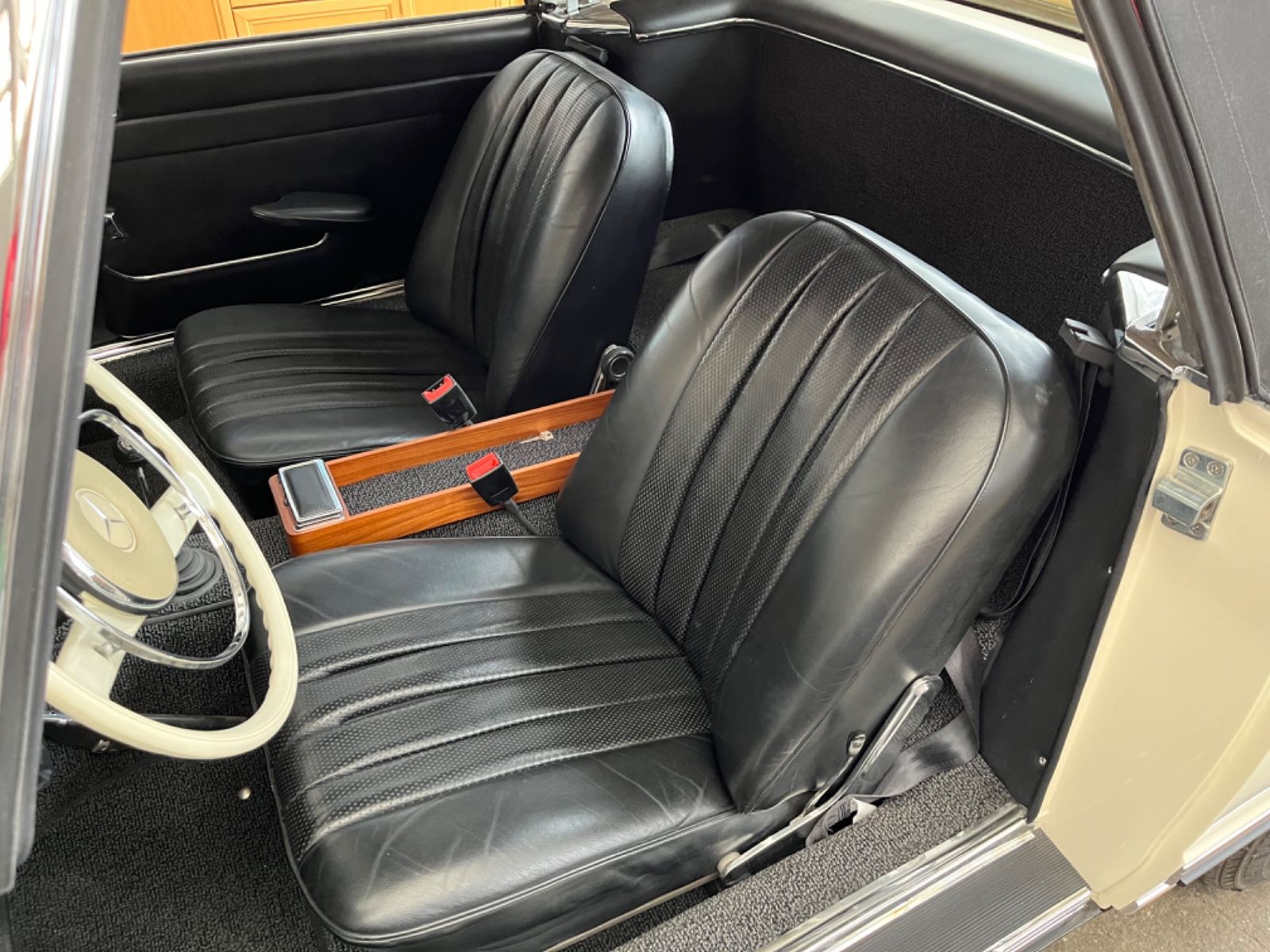 MERCEDES-BENZ 230 12