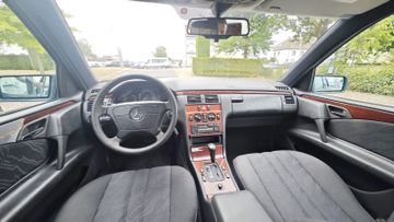 Mercedes E 230 - 10