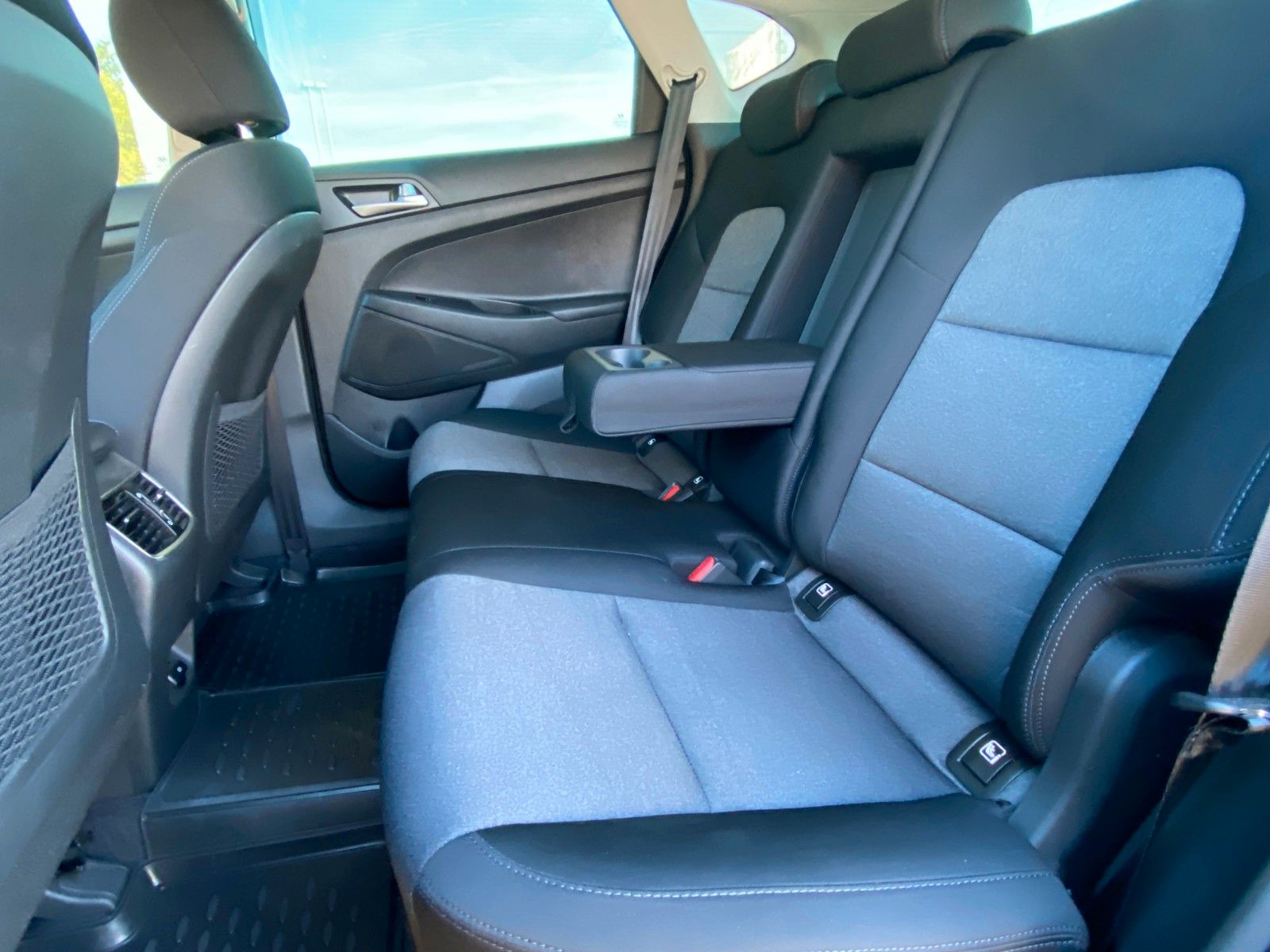Fahrzeugabbildung Hyundai Tucson 2WD Navigation Klimaautomatik