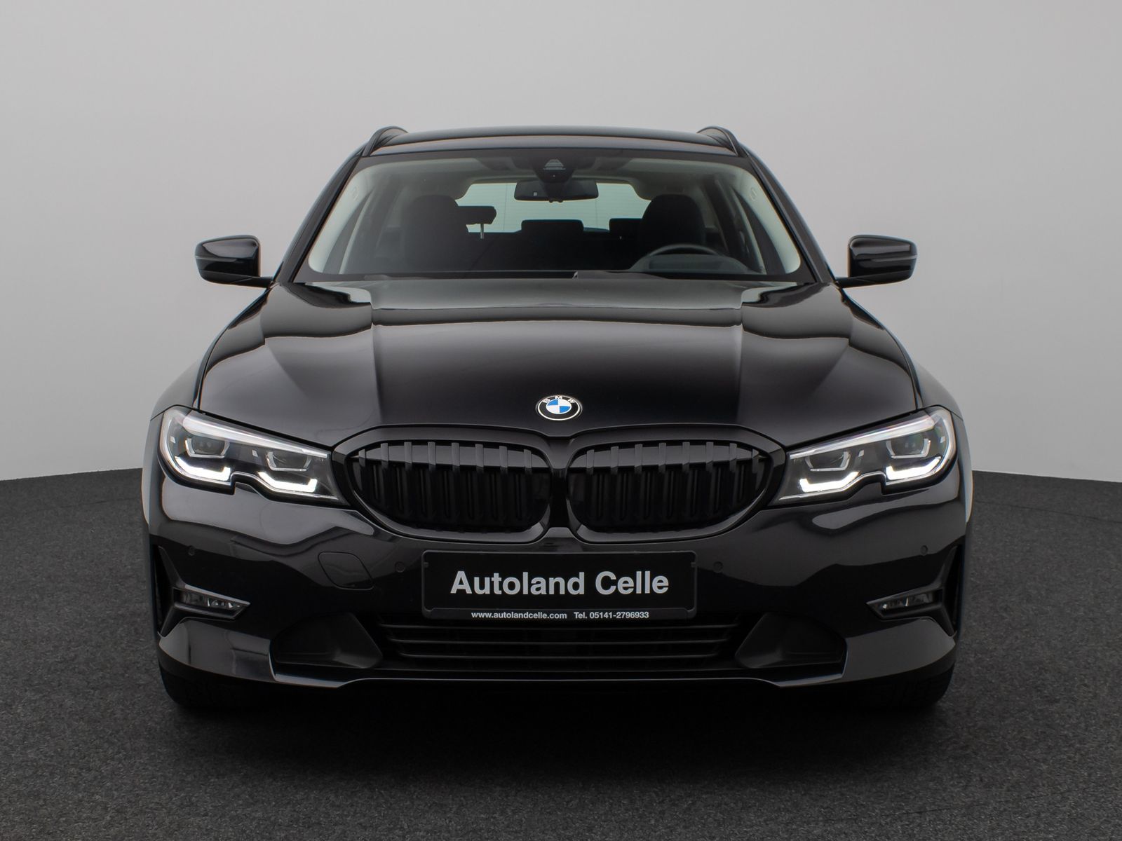 Fahrzeugabbildung BMW 330i HUD DAB CockPitPro DrivAssist PDC LED Alarm