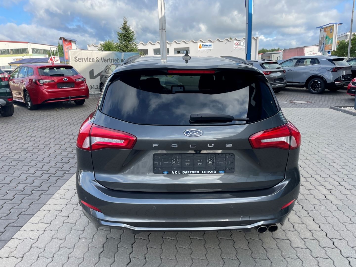 Fahrzeugabbildung Ford Focus ST-Line Kamera LED Abstandstemp Navi