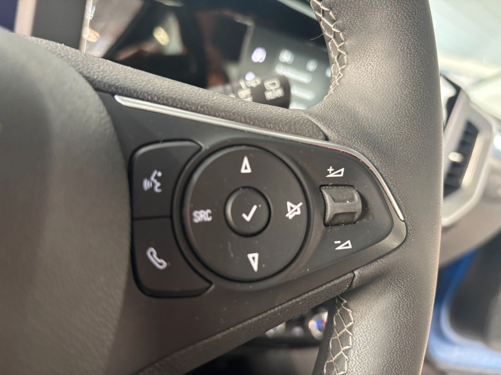 Fahrzeugabbildung Opel Mokka ELEGANCE 1.2T NAVI/LED/KAMERA/SPORT/SH/DAB