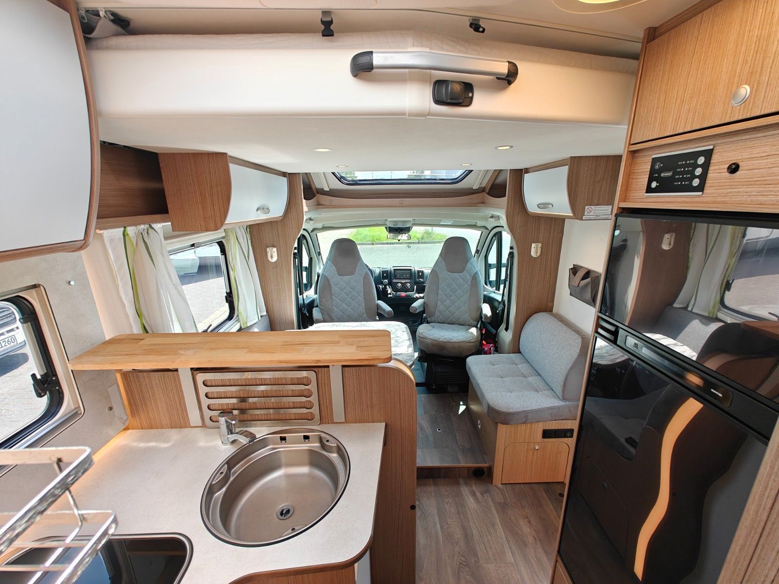 Fahrzeugabbildung Carado T-447 Clever+ Edition - SAT, TV, A/T, Hubbett -