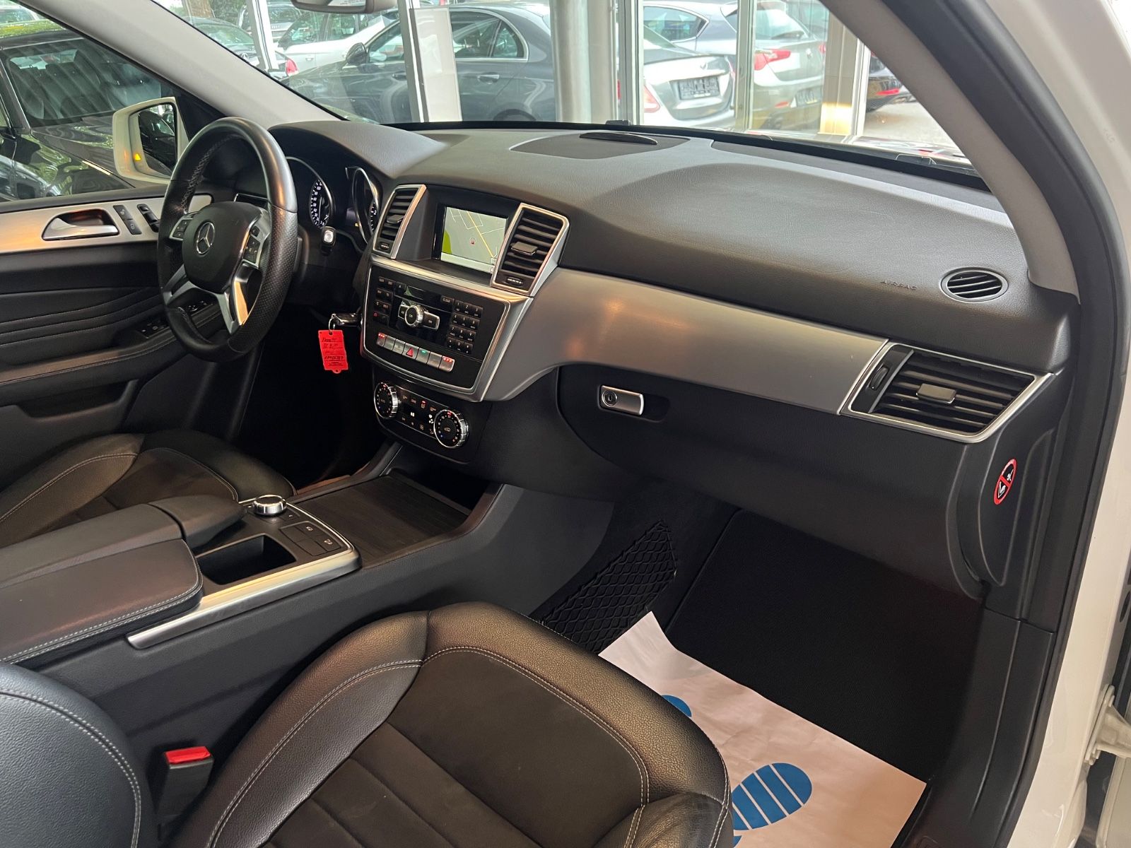 Fahrzeugabbildung Mercedes-Benz ML 350 d BlueTec 4Matic * 1.HAND * GEPFLEGT *