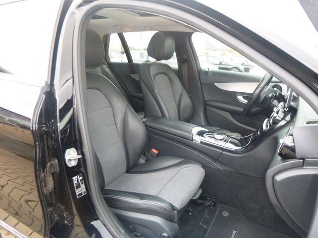 Fahrzeugabbildung Mercedes-Benz C 220d T >AUT/PANO/STANDHEIZ/LED-LICHT...