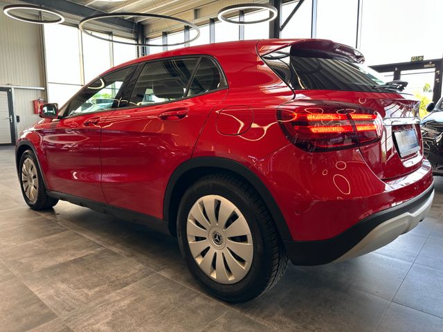 Mercedes-Benz GLA 200 *ACC*PDC*NAVI*TOTWINKEL*KLIMA*LED*