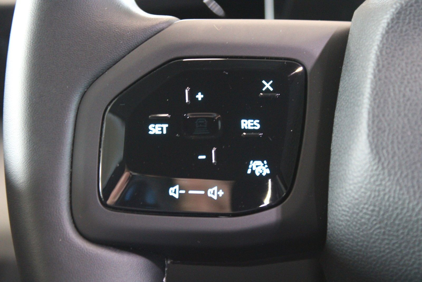 Fahrzeugabbildung Ford Capri Select RWD 77kWh Wärmepumpe 360° ACC HUD