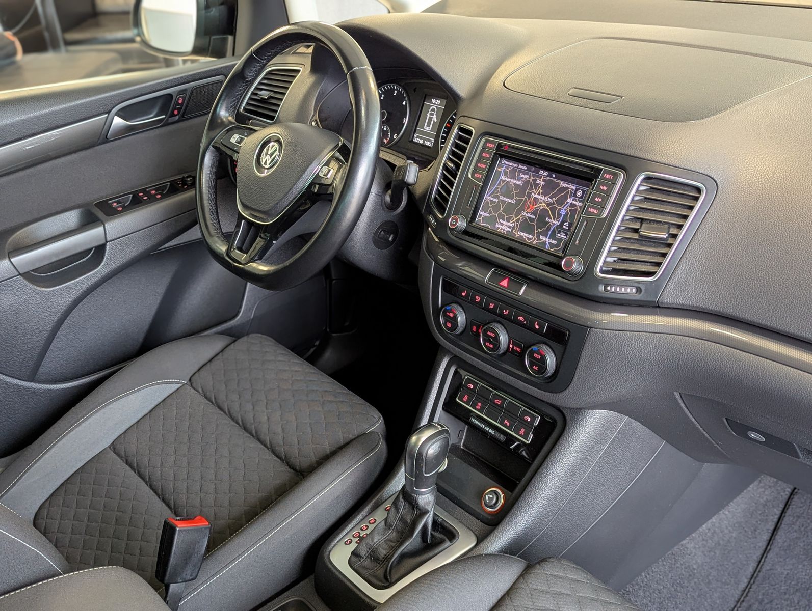 Fahrzeugabbildung Volkswagen Sharan 2.0 TDI DSG Join Pano StHz. 7-Sitze AHK