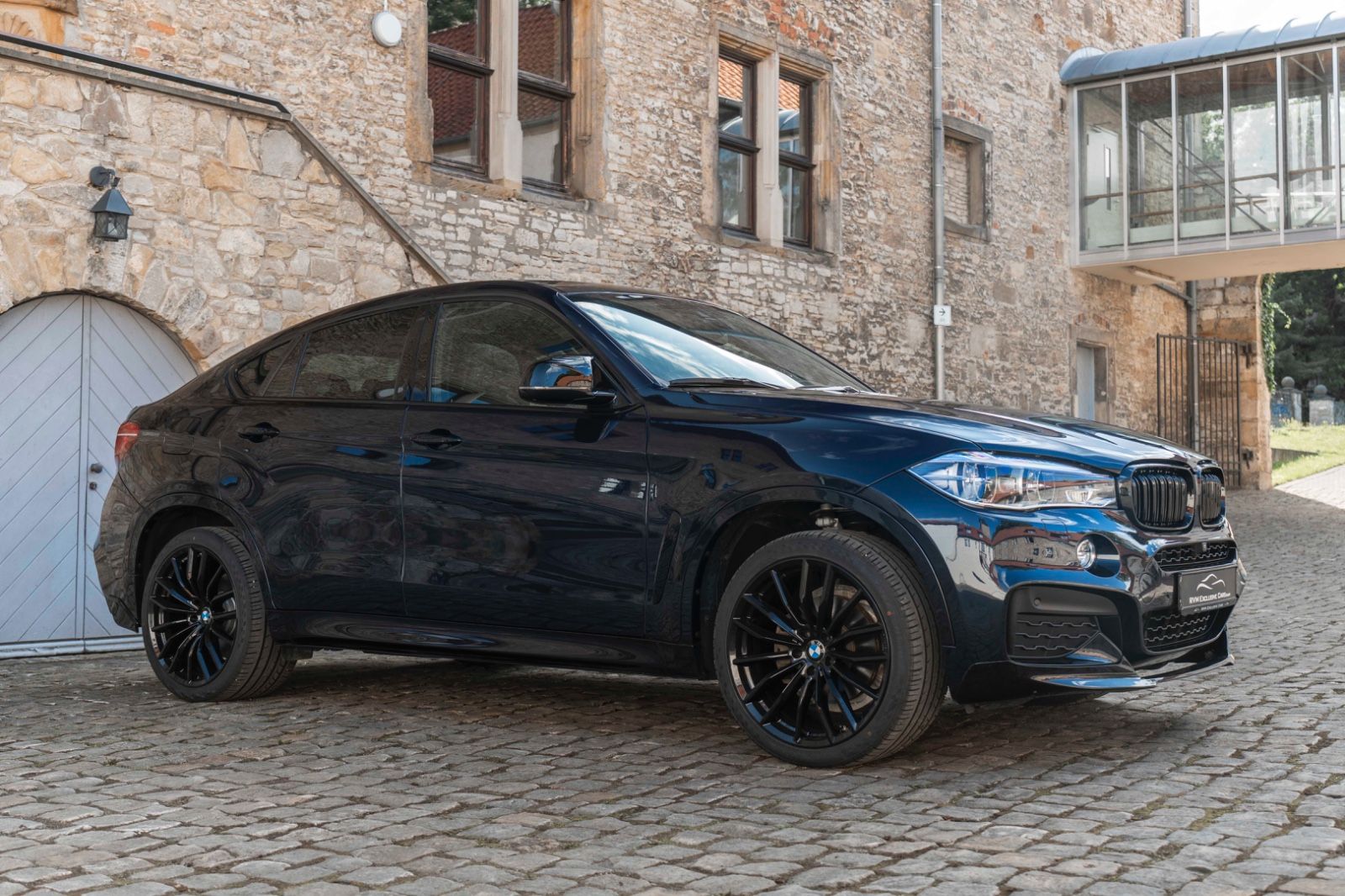 Fahrzeugabbildung BMW X6 xDrive35i M HUD H&K 360° LED TOTW PDC