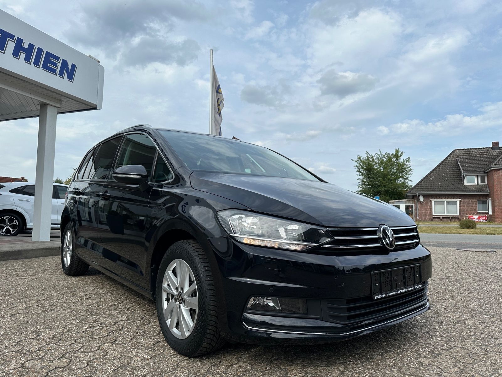 Fahrzeugabbildung Volkswagen Touran 2.0 TDI Highline DSG ACC/LED/Navi