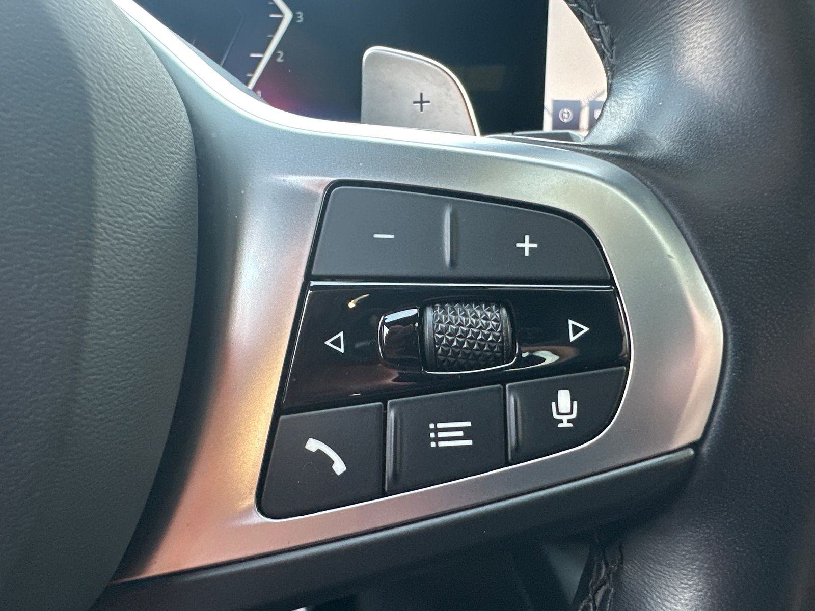 Fahrzeugabbildung BMW 330 d Touring xDrive M-Sport NAV+LED+PANO+H&K