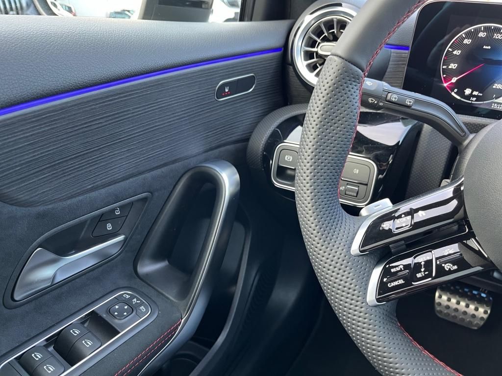 Fahrzeugabbildung Mercedes-Benz A 200 +AMG-ADVANCED+NIGHT+PANORAMA+WINTER-PAKET+