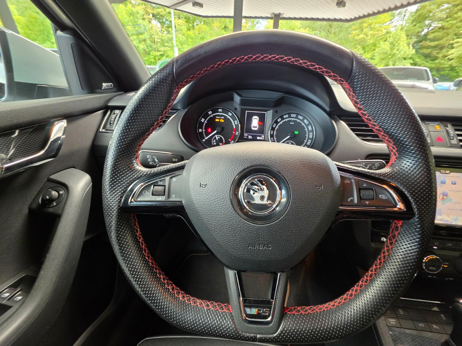 SKODA OCTAVIA COMBI RS DSG  220 ch BVA - GPS - SONORISATION CANTON - SIEGES CHAUFFANTS - CLIMATISATION AUTOMATIQUE - PHARES XENON