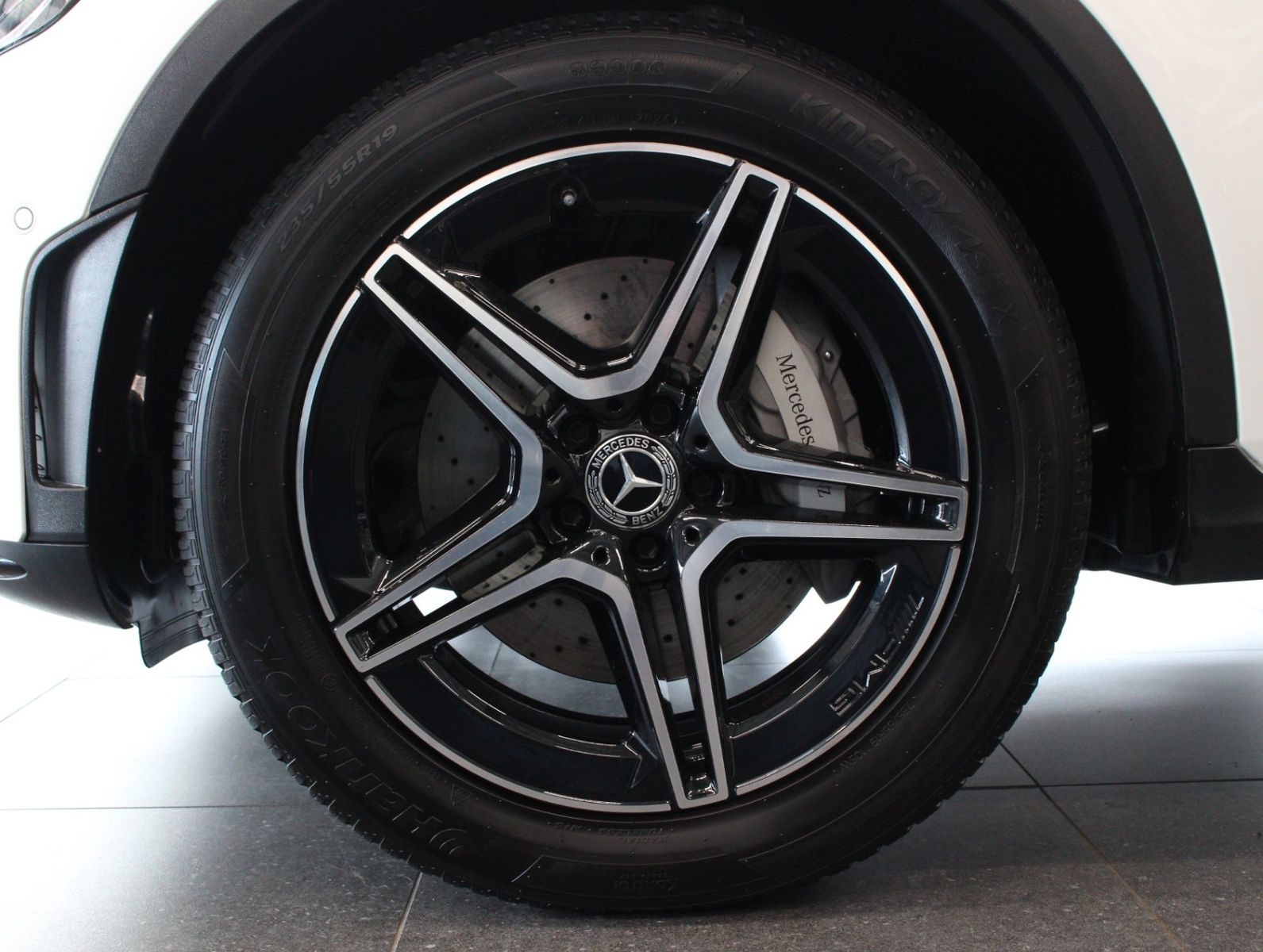 Fahrzeugabbildung Mercedes-Benz GLC 220d 4Matic AMG Line Standhzg.*Distronic*360