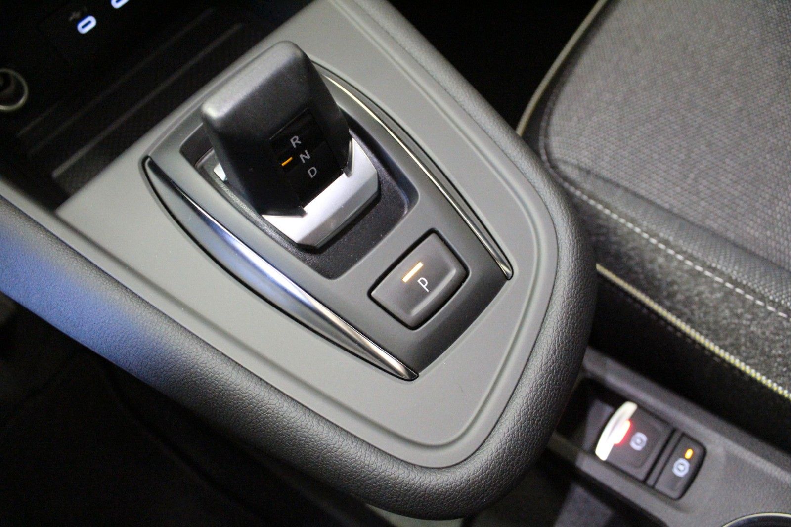 Fahrzeugabbildung Renault Captur Mild Hybrid 140 Techno *Navi* Sitzhzg*