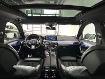 Fahrzeugabbildung BMW M550d xD ACC SoftCl 360°Panorama DispKey HUD DAB