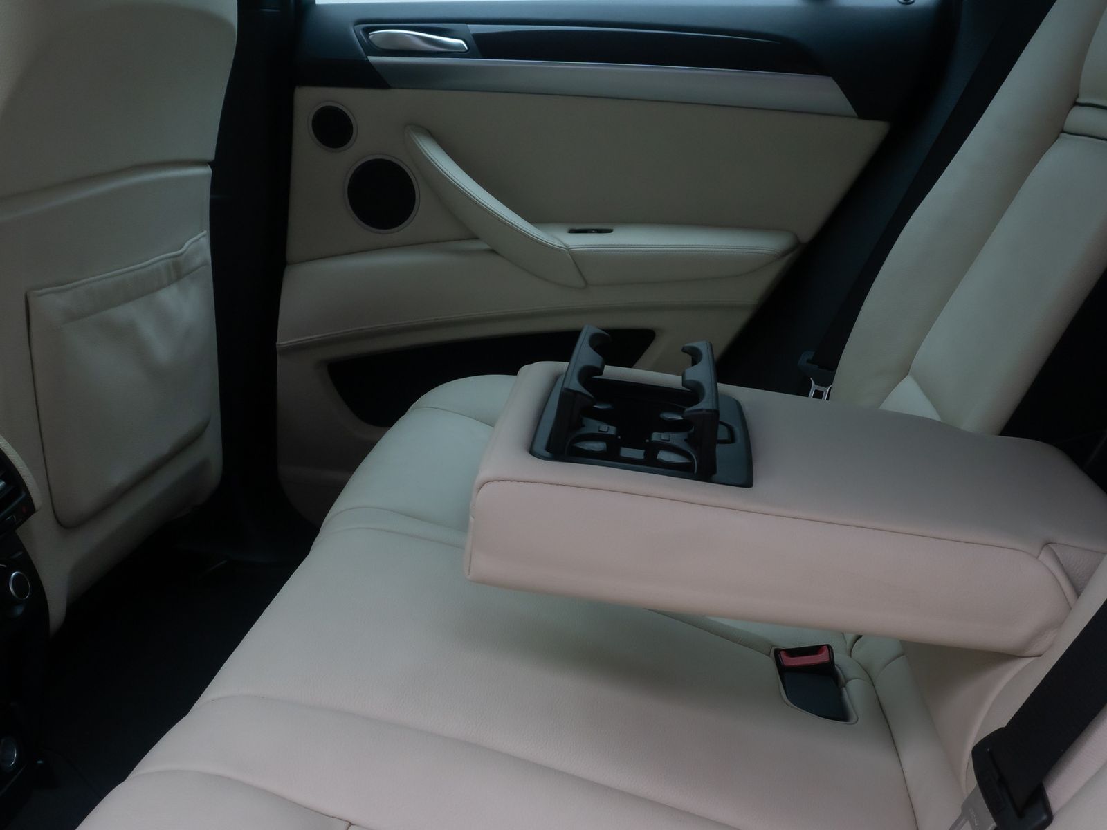 Fahrzeugabbildung BMW X6 M50d ACC HUD Bi-Xenon 360°SoftClose Alarm 20"