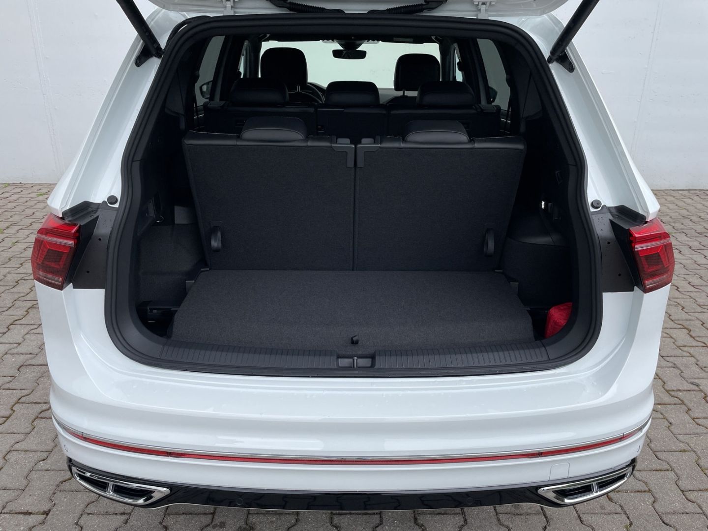 Tiguan Allspace R-Line 2.0TDI 4MOTION AHK/Kamera