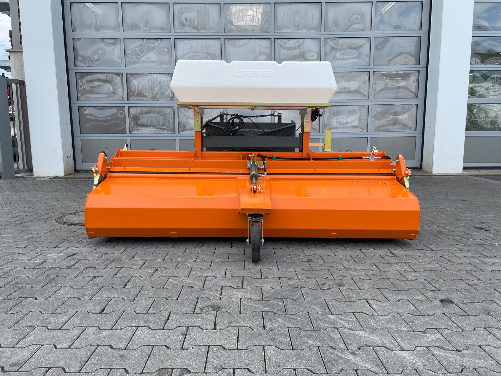 Fahrzeugabbildung Kramer 8085 / 175h / Schneeschild / Steuer / Kehrbesen