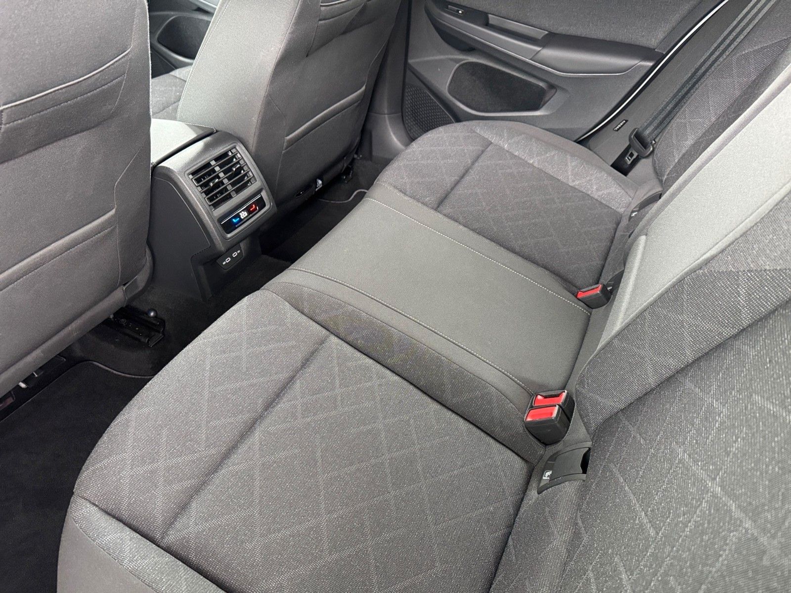 Fahrzeugabbildung Volkswagen Golf VIII Lim. Life 1.5 TSI