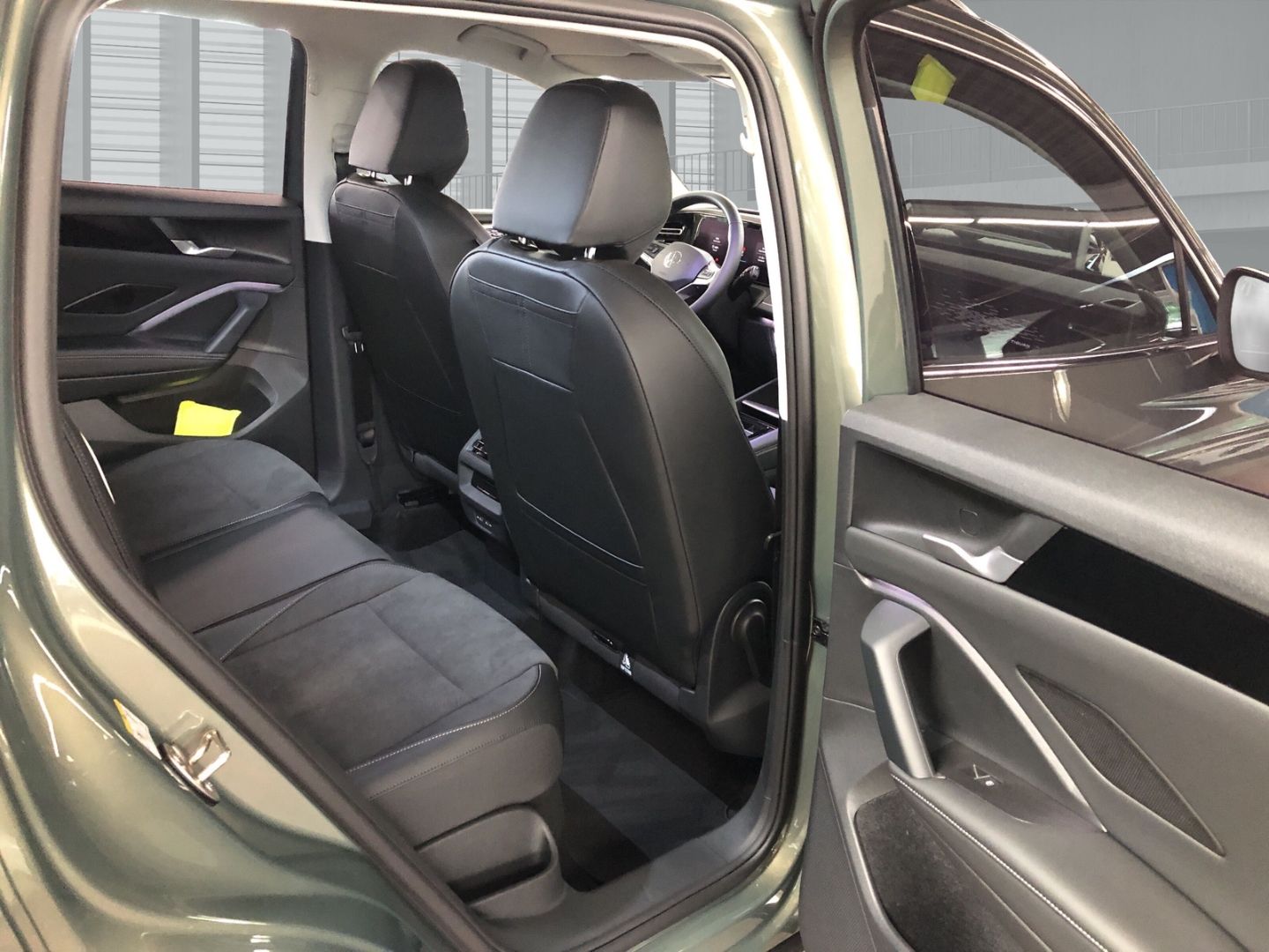 Fahrzeugabbildung Volkswagen Tiguan Elegance 1.5 eTSI DSG AHK-klappbar Navi D