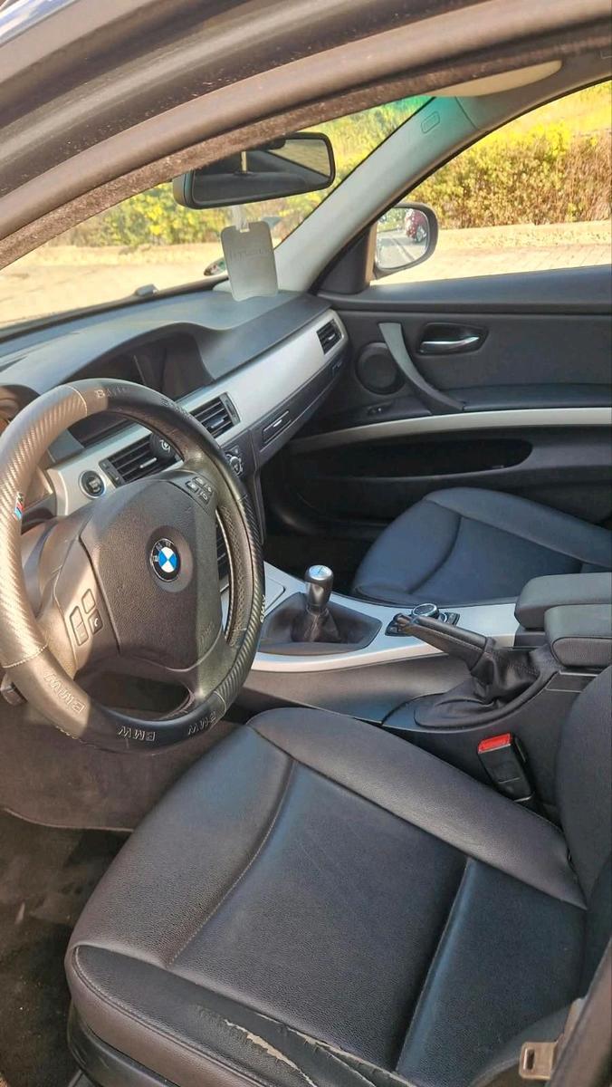 BMW 318 2010 — photo 5