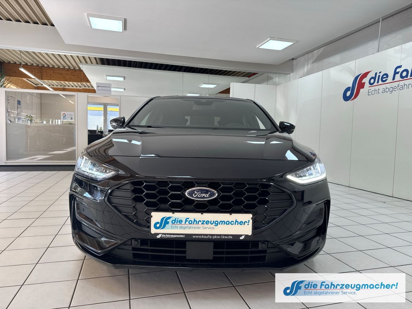 Fahrzeugabbildung Ford Focus ST-Line Navi LED ACC Apple CarPlay Android