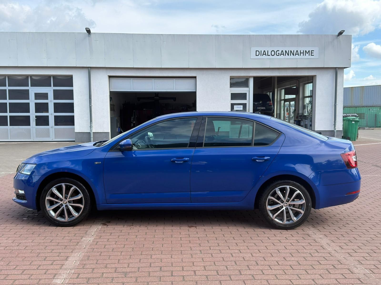 Fahrzeugabbildung SKODA Octavia Lim.*STNDHZNG*SZHZNG*TEMPOMAT*CARPLAY*