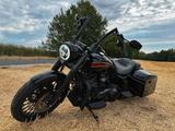 Harley-Davidson Road King Custom - CHOPPER CUSTOM