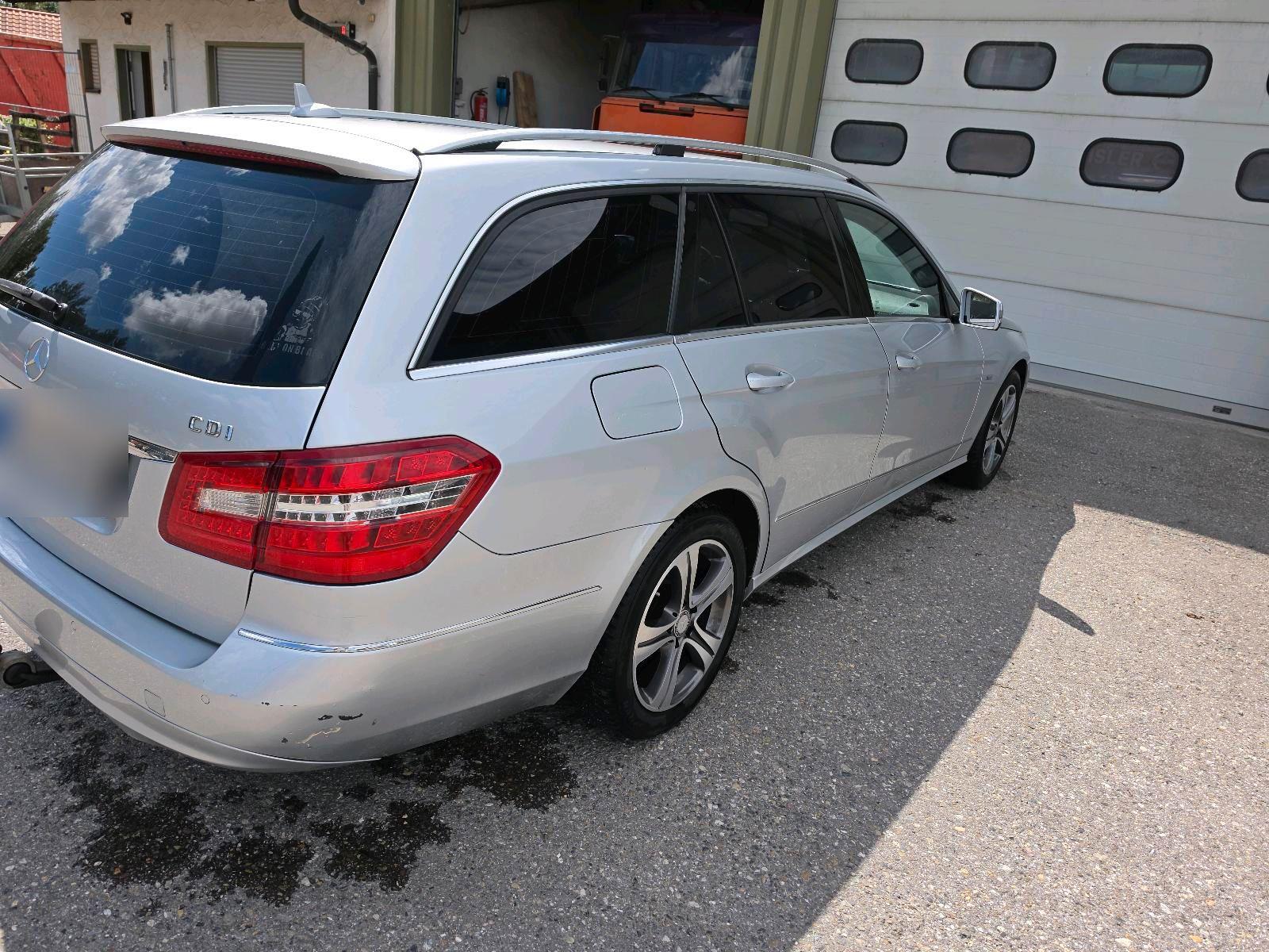 Mercedes-Benz E220 2010 — engine 170 HP (125kW)