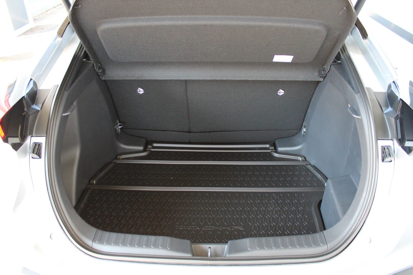 Fahrzeugabbildung Toyota C-HR Hybrid Teamplayer