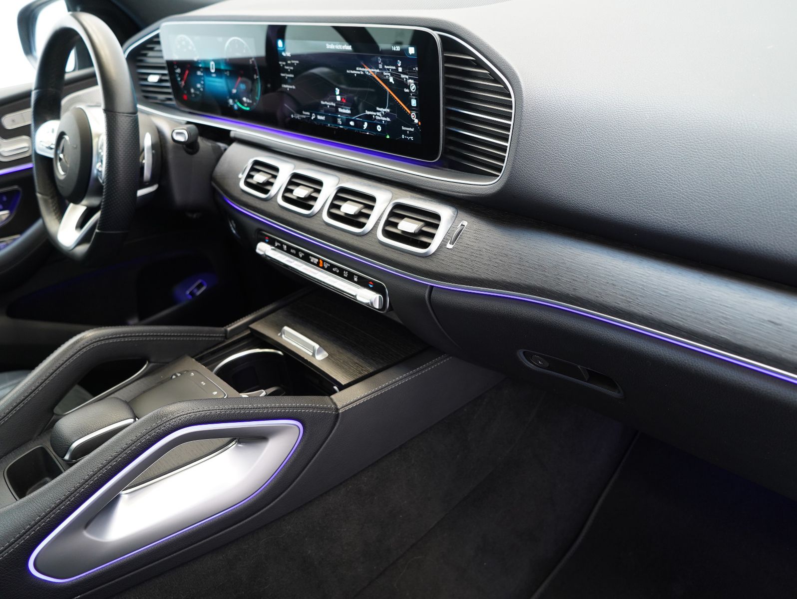 Fahrzeugabbildung Mercedes-Benz GLE 350 de 4Matic AMG-LINE NIGHT/PANO/360°/SOH