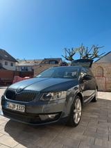 Skoda Octavia 2.0 TDI DSG Joy Combi Joy TÜV bis 04/28 - Skoda Octavia: Joy