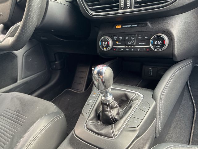 Ford Focus ST ACC+HUD+AHK+Sp.Fahrwerk+Performance-P.+