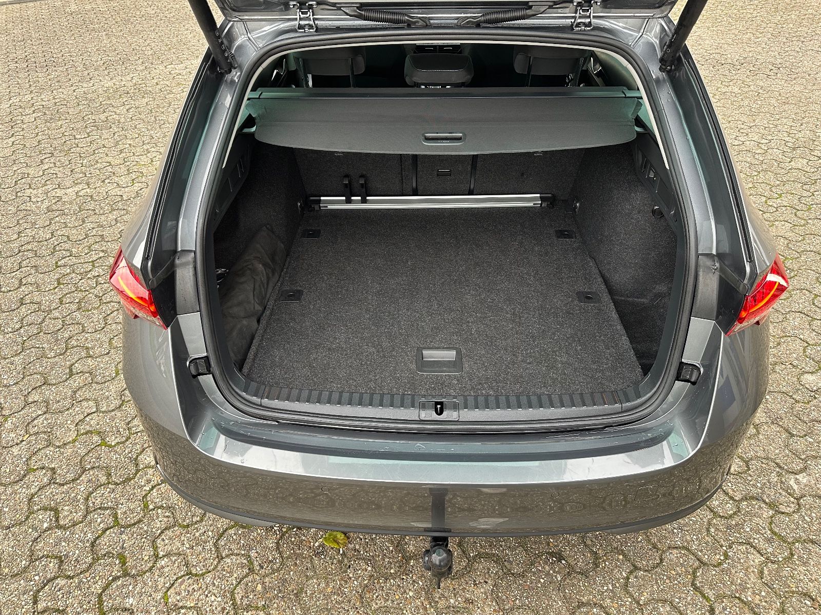 Fahrzeugabbildung SKODA Octavia Combi 2.0 TDI Selection DSG Navi/AHK/ACC