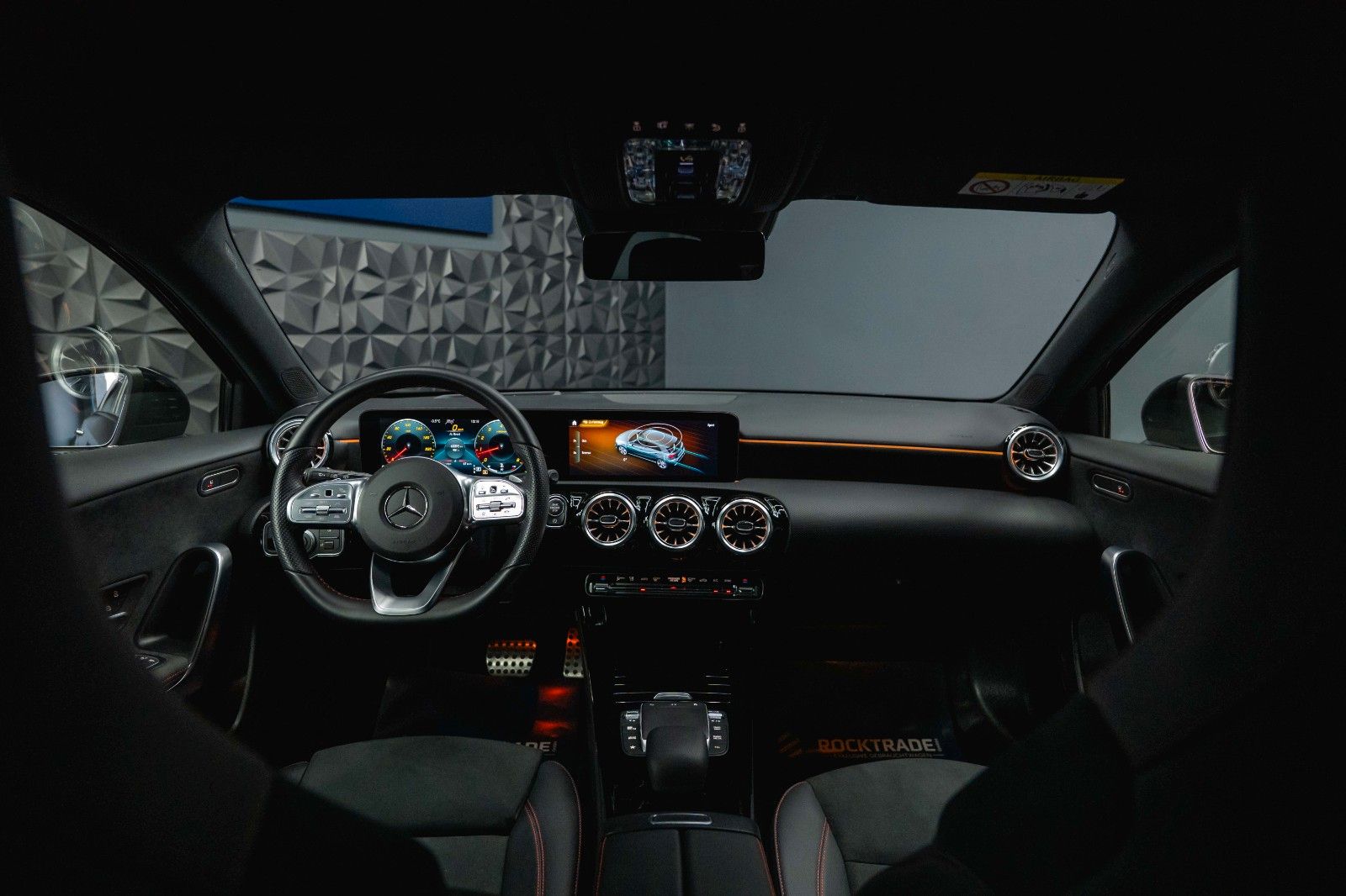 Fahrzeugabbildung Mercedes-Benz A 250 AMG Line Night-Paket *ACC*Head Up*DAB*19%*